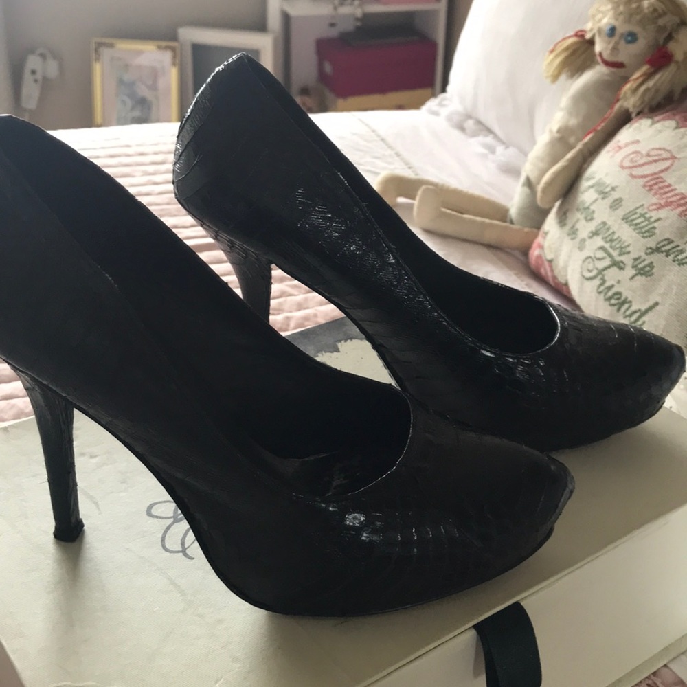 Pumps - Picture 2 of 3